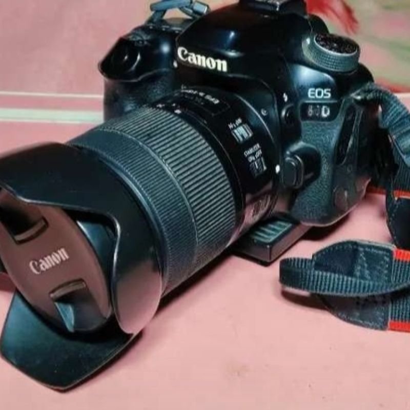 Canon EOS 80D DSLR with 24-105mm kit lens