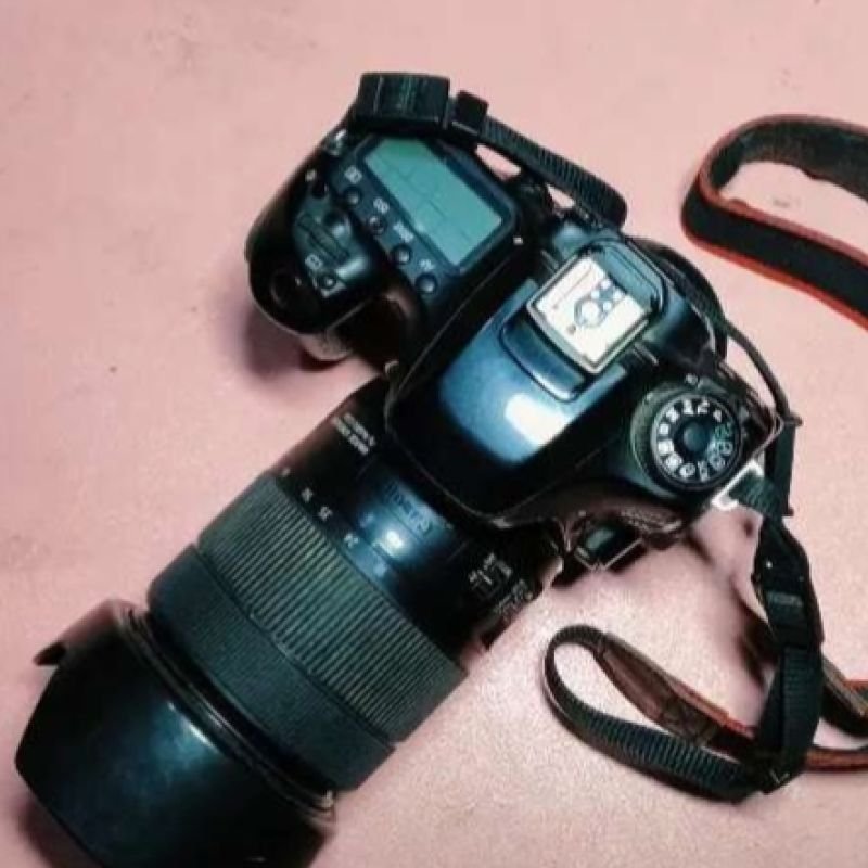 Canon EOS 80D DSLR with 24-105mm kit lens